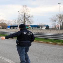 Policisti in karabinjerji na mejnem prehodu Vrtojba/Štandrež (GORIŠKA KVESTURA)