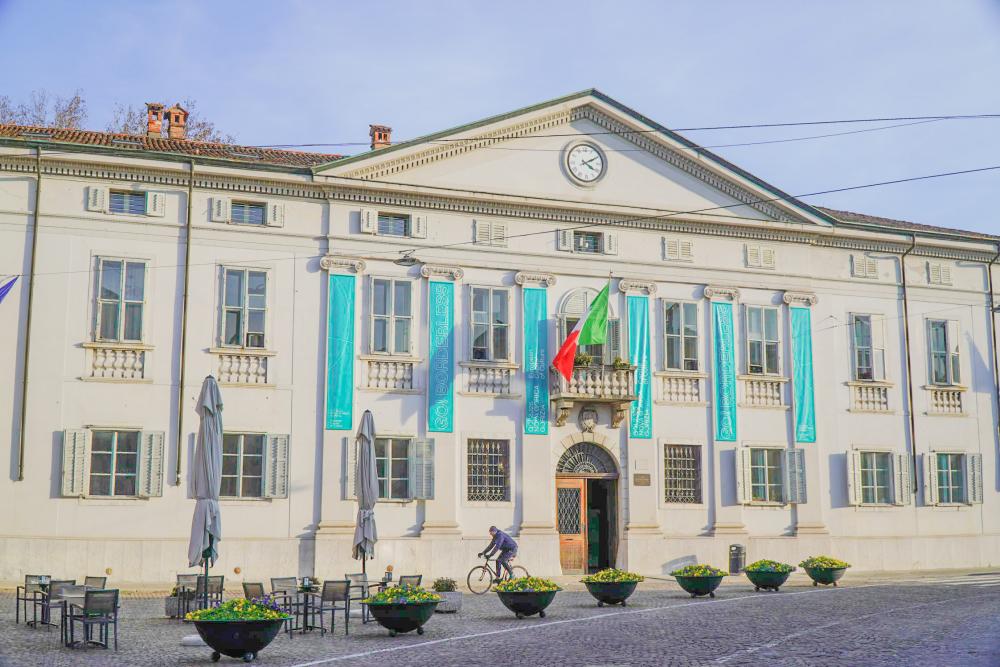 Papirnate osebne izkaznice je treba zamenjati z elektronskimi