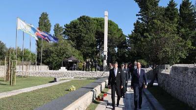 Obnovljeni spominski park na Rabu sta odprla obrambna ministra Hrvaške in Slovenije (IZTOK PIPAN)