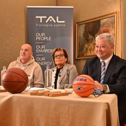 Z leve: športni vodja Boris Vitez, Jadranova predsednica Alma Žnidarčič in predsednik družbe Siot-Tal Alessandro Gorla (FOTODAMJ@N)