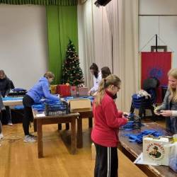 Priprava kostumov na sedežu društva Briški grič v Števerjanu (M.H.)