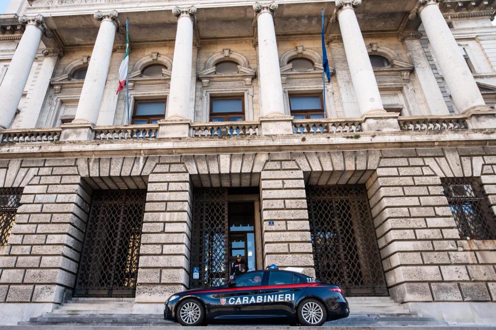 Karabinjerja rešila življenje 85-letniku, ki mu je zastalo srce