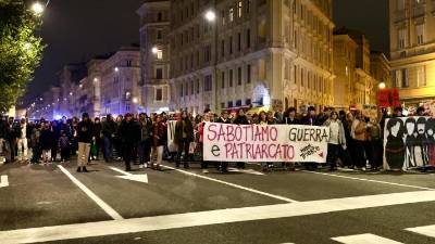 Protestniki in protestnice so protestirali proti vojni in patriarhatu