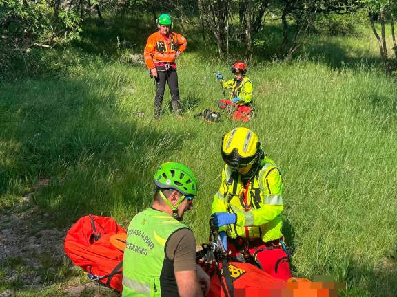 Pri Repnu s helikopterjem reševali poškodovanega kolesarja (VIDEO)