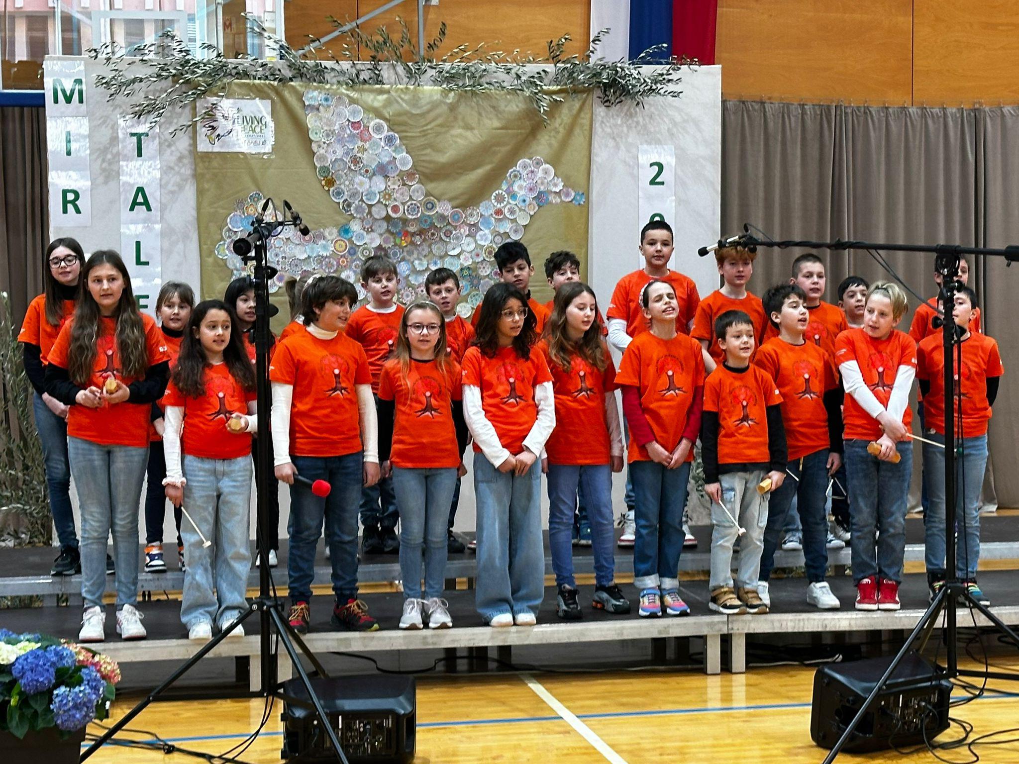 Med otroki in mladimi krepili vrednote miru