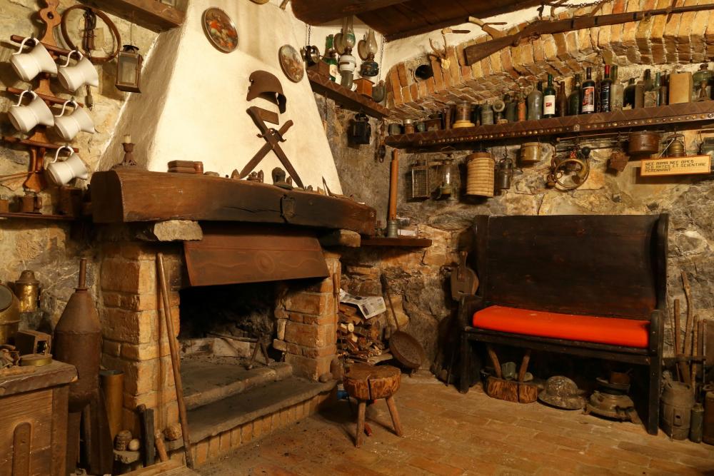 Na Kremenjakovem koledarju tokrat jameljske »kantine«