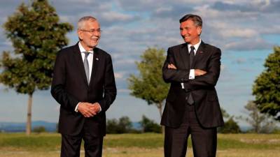 Predsednik Avstrije Alexander Van der Bellen (levo) in predsednik RS Borut Pahor (DANJEL NOVAKOVIĆ/STA)