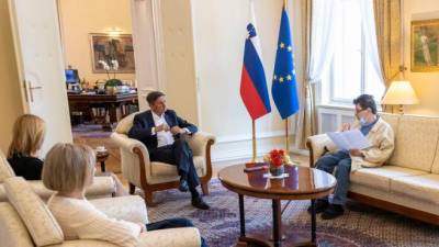 Z leve predsednik republike Borut Pahor in predstavnik društva Edinost Samo Pahor (UPRS)