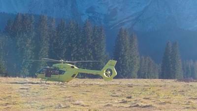 Slovenska planinca so prepeljali na varno s helikopterjem (CNSAS FVG)