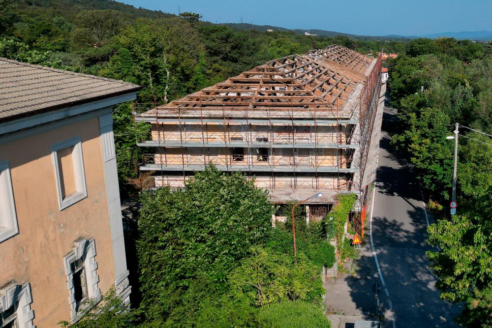 Z nekdanjo vojašnico pri Banih se vendarle nekaj premika