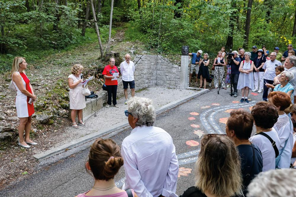 Pred sprehodom po Pesniški poti letos obisk Kosovelove domačije