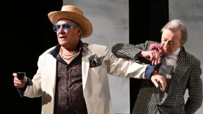 Aleš Valič (levo) in Alojz Svete v predstavi Kavarna (FOTODAMJ@N)