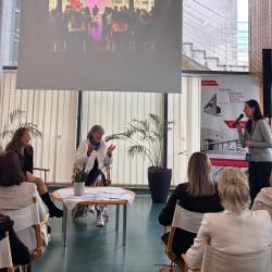 V novogoriški knjižnici Franceta Bevka (P.C.)