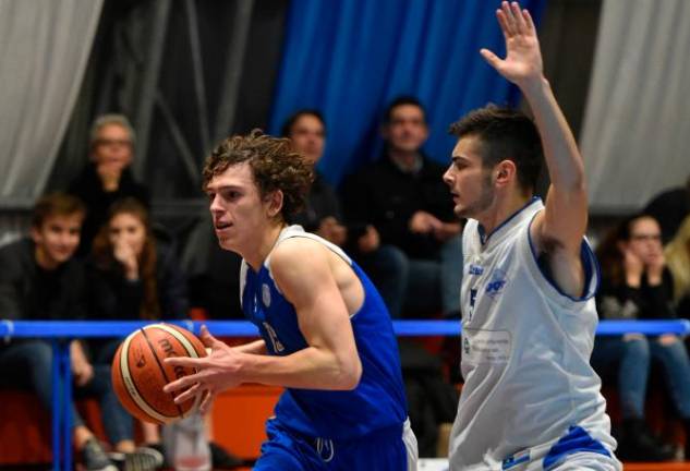 Špekulacija z najstniki se nadaljuje