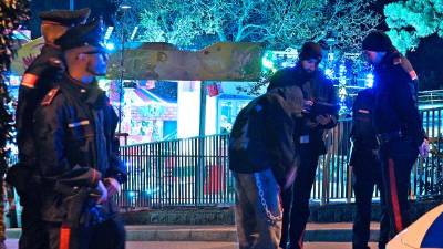 Karabinjerji med kontrolami na območju lunaparka na proseškem martinovanju (FOTODAMJ@N)