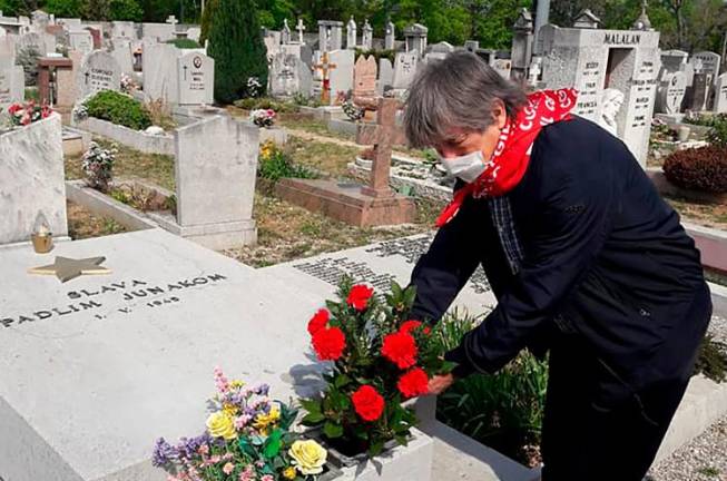 Spoštljiv poklon padlim ob 25. aprilu