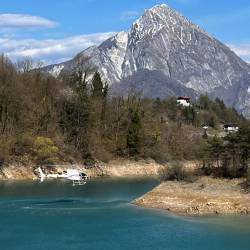 Helikopter je danes posredoval pri Tolmeču in kraju Verzegnis