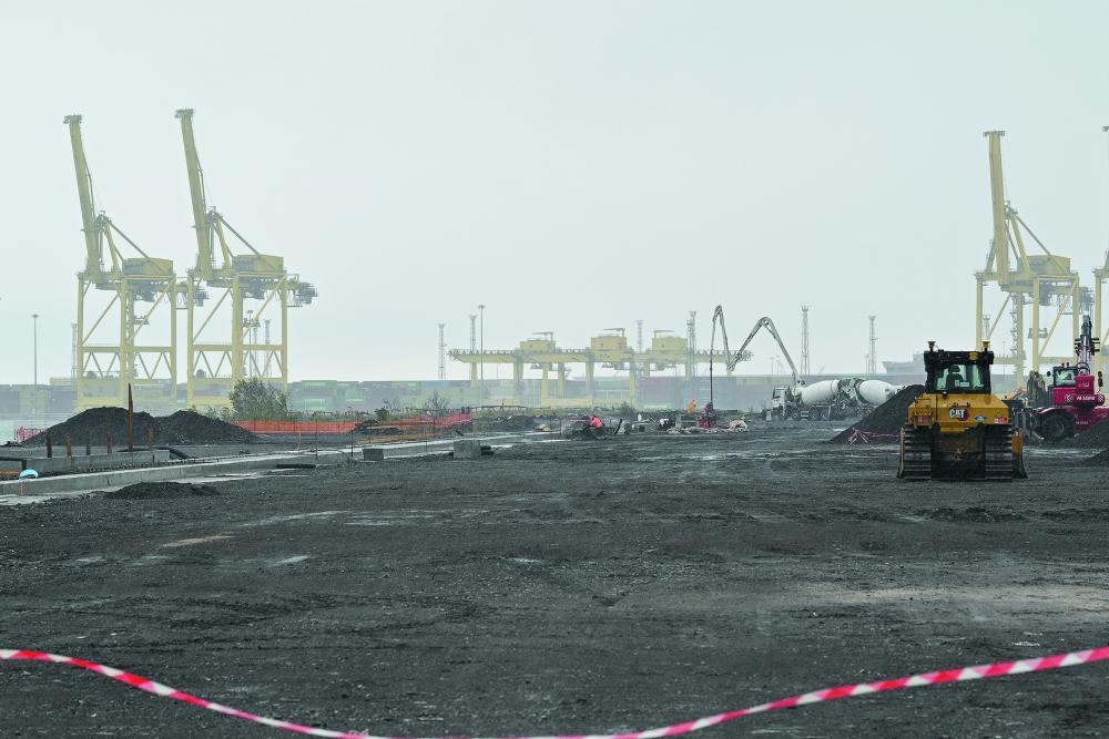 Logistična platforma rase in zaposluje