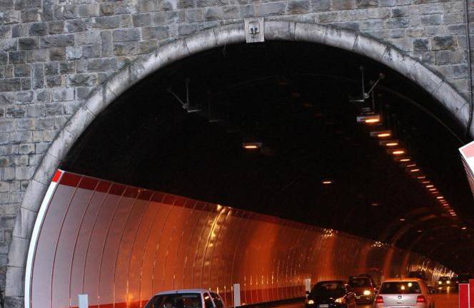 Ves teden bo ponoči zaprt predor pri Žavljah