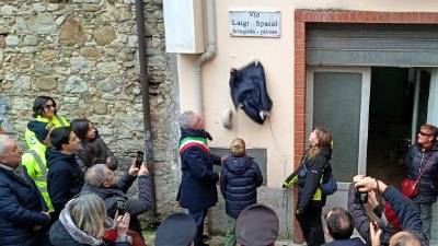 Poimenovanje ulice v Accetturi