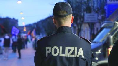 Policisti so mladega roparja odvedli v zavod za prestajanje kazni za mladoletne