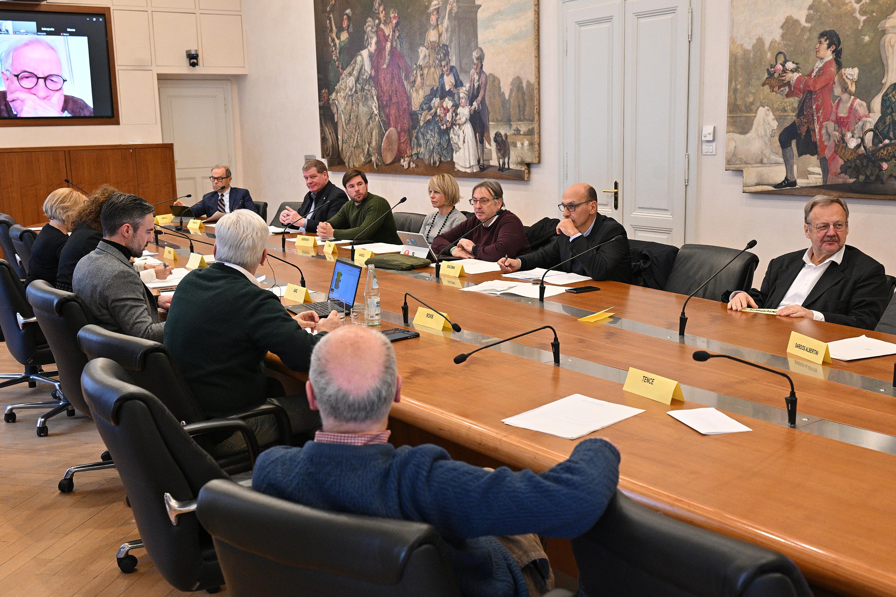 Kmalu znana polovica članov paritetnega odbora