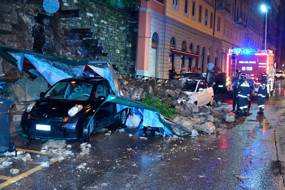 V Trstu sinoči naliv povzročal hude težave