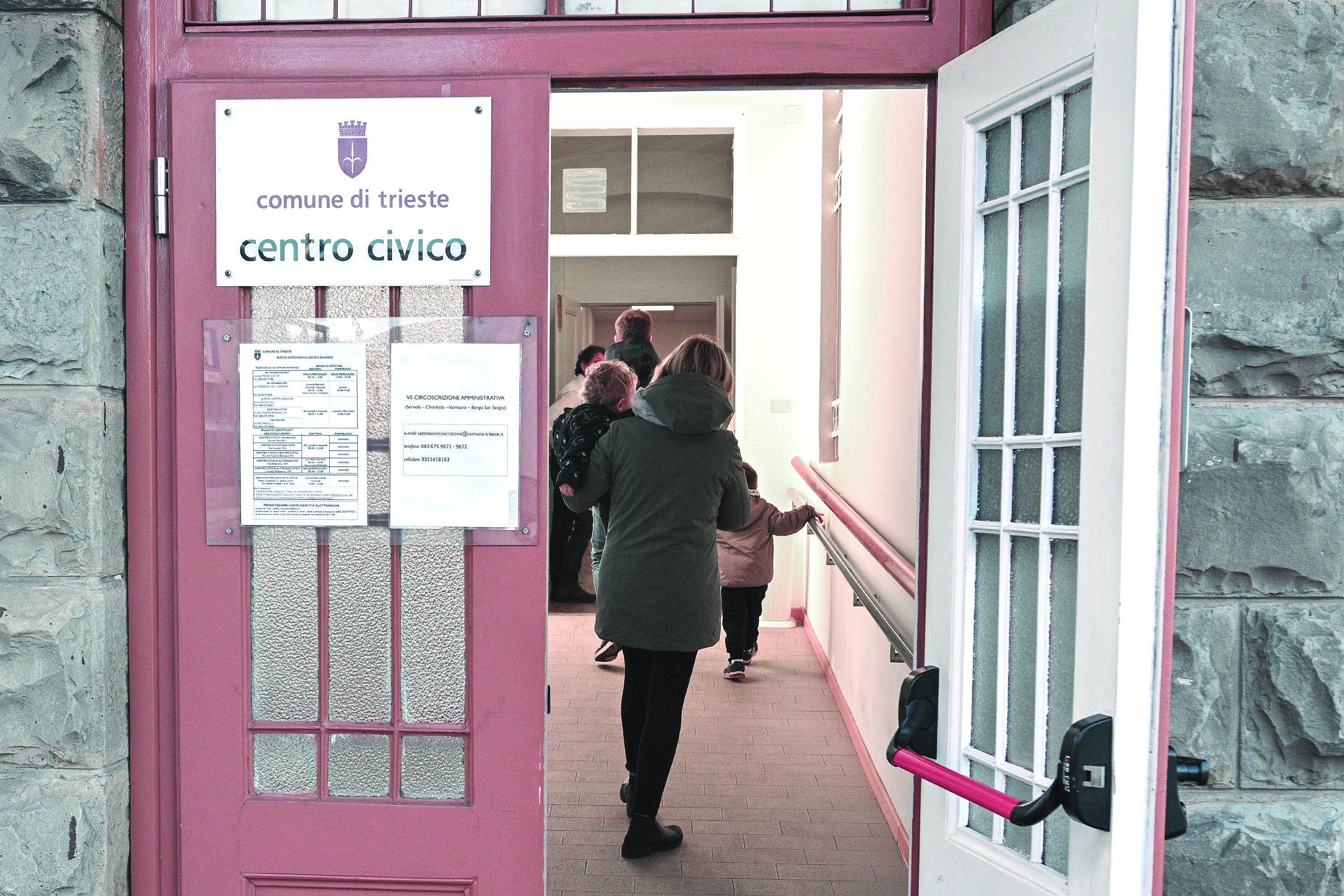 Dodatna odprtja uradov za izdajo elektronske osebne izkaznice