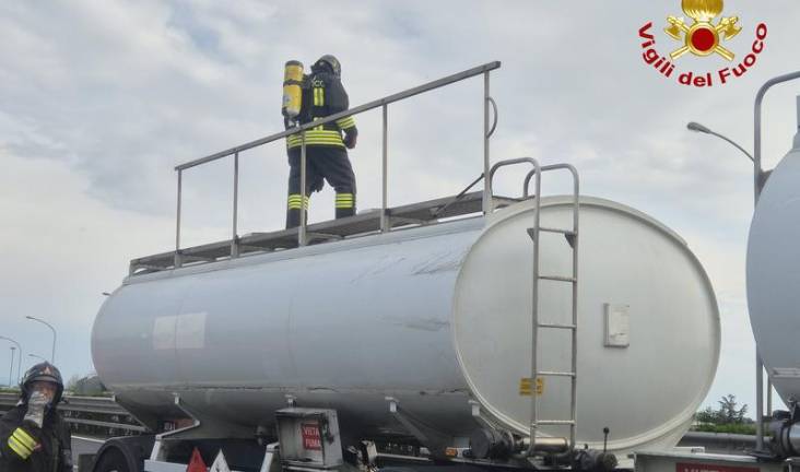 Na avtocesti A4 prečrpavajo 37 tisoč litrov goriva