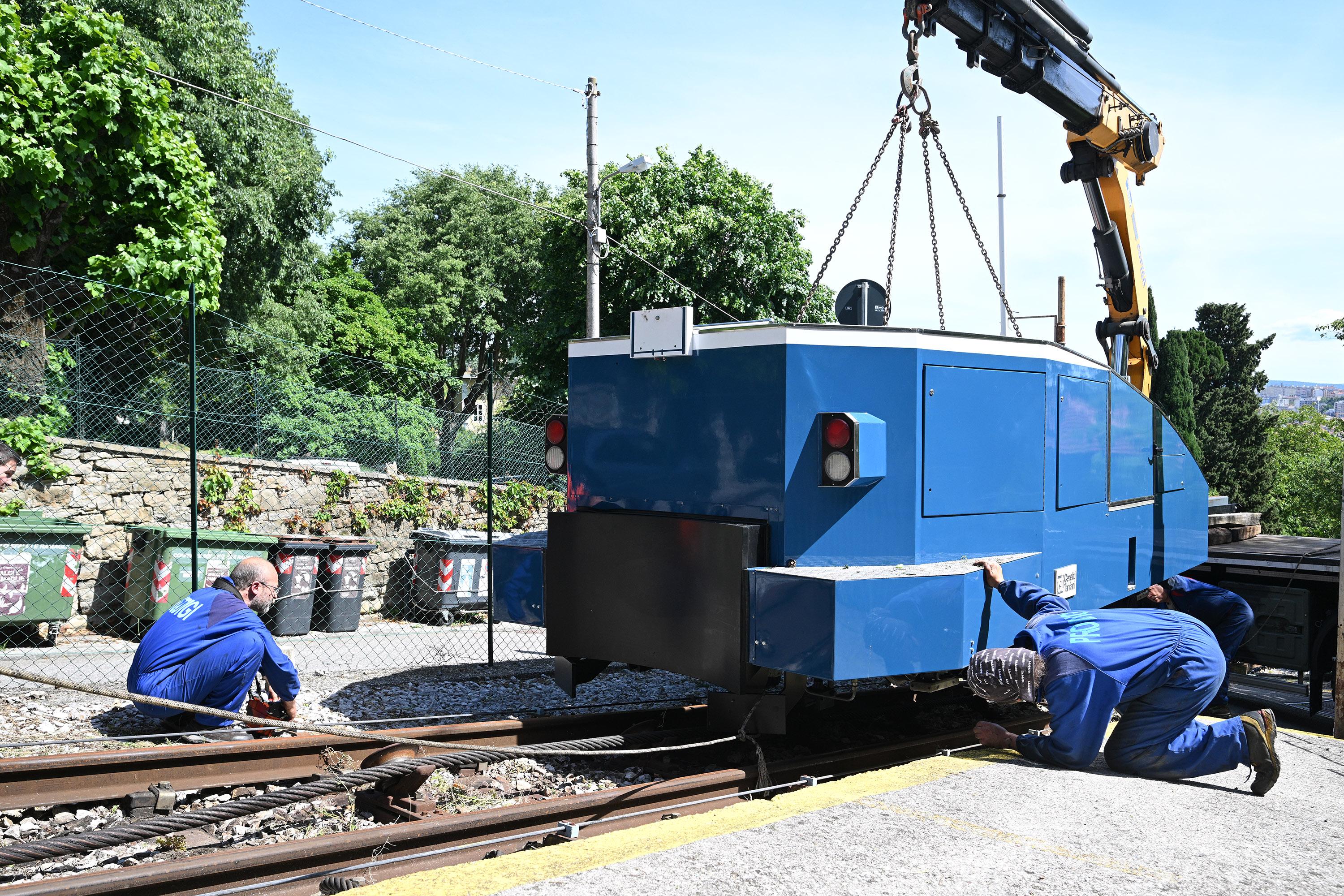 Openski tramvaj bo tri dni miroval
