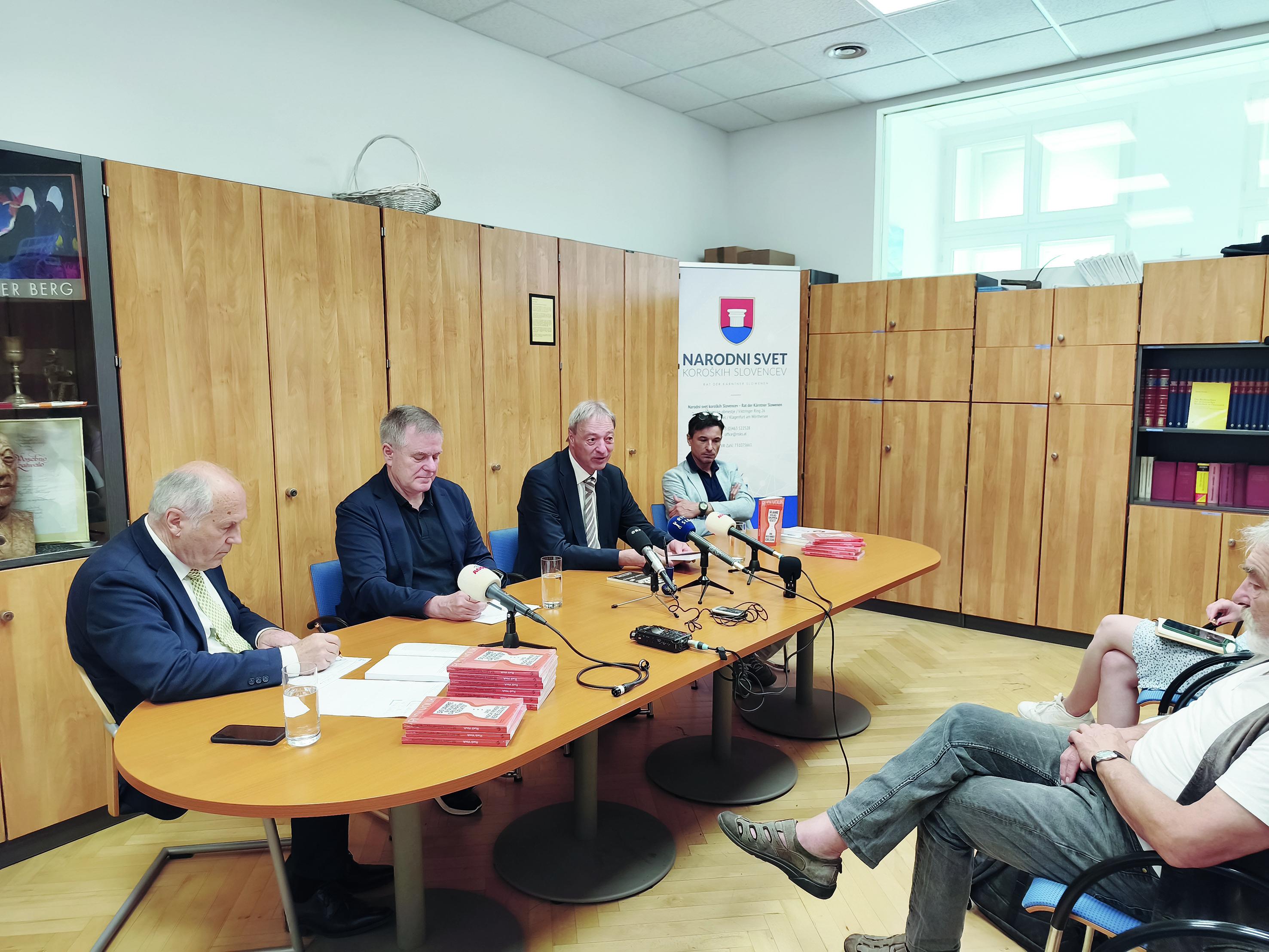Koroški Slovenci zahtevajo povsem nov zakon