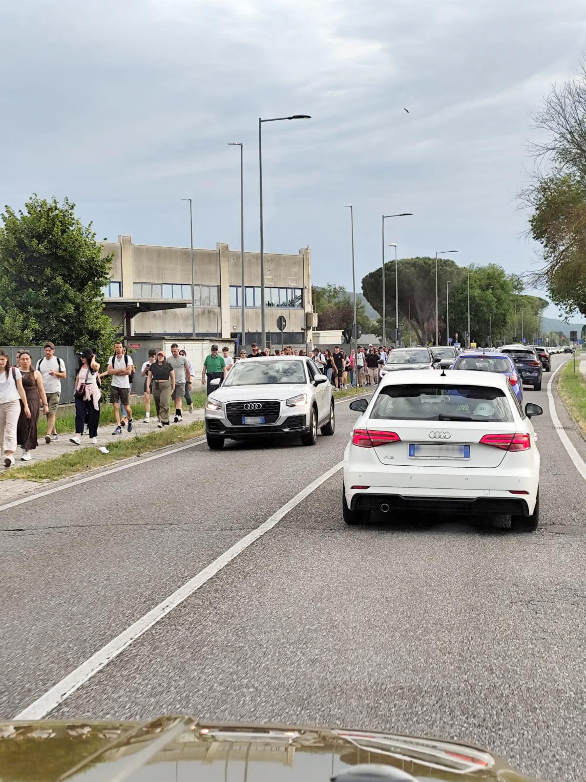 Plačljiva parkirišča so bila zapolnjena, na brezplačnih še veliko prostih mest