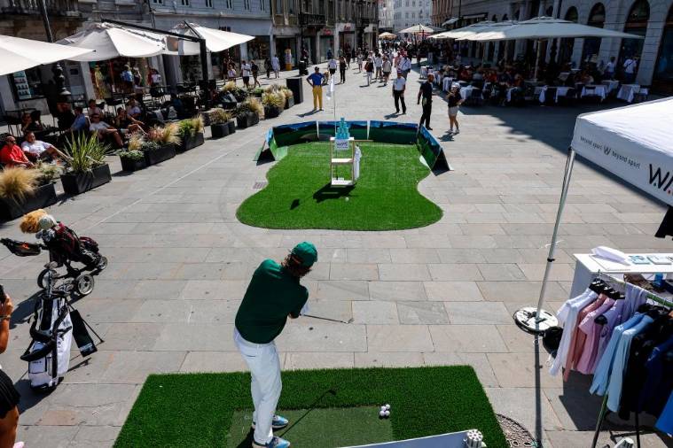 $!Veliki in Borzni trg ter okolico do Ponteroša in Kavane so spremenili v golf igrišče (LUCA TEDESCHI/FOTODAMJ@N)