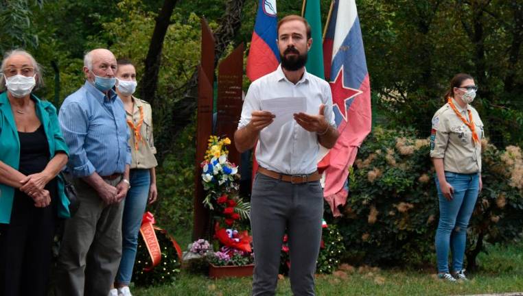 V spomin na pred 76 leti ustreljene kurirke in partizane