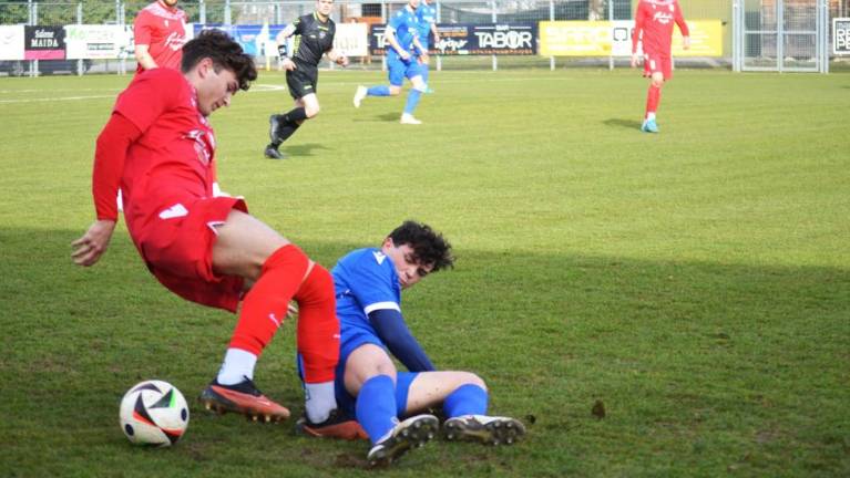Z lanskega derbija med Krasom in Juventino v Repnu (ARHIV)