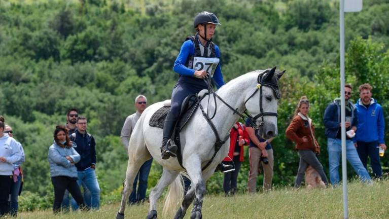Jahači in njihovi konji močnejši od burje in dežja