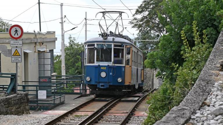 Openski tramvaj spet vozi