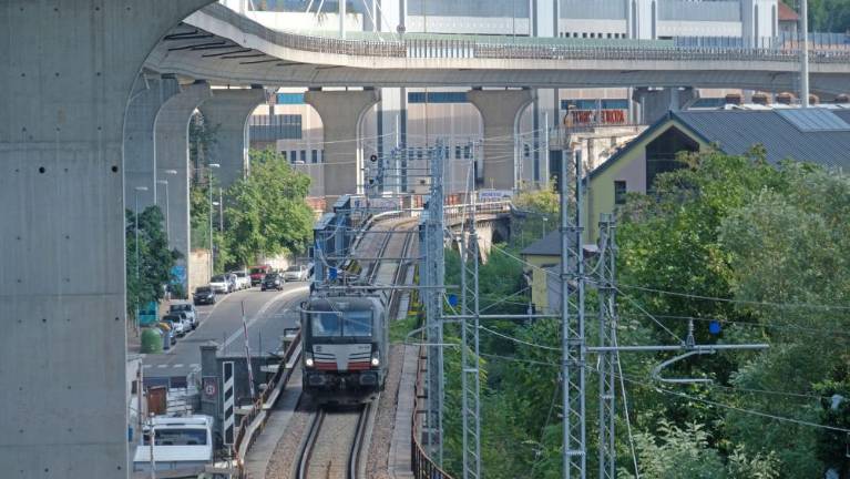 Vlaki do Žavelj in Škednja po novi progi