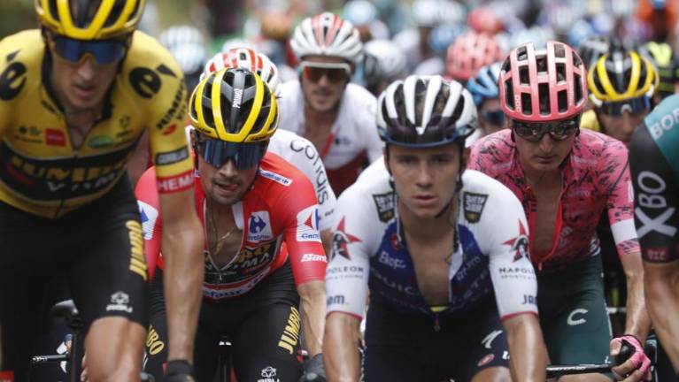 Roglič izgubil rdečo majico