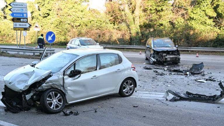 Na obrobju Trsta trčila avtomobila