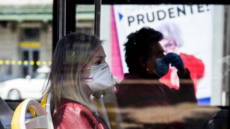 Maske v javnem potniškem prometu še do 30. septembra