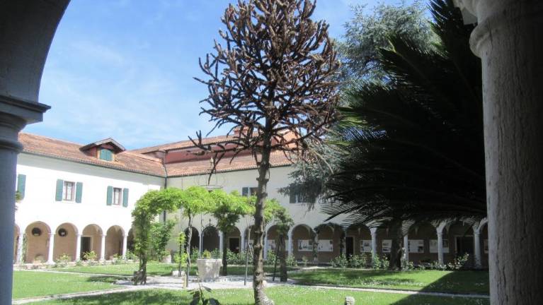 Armenija, država »na sredini«