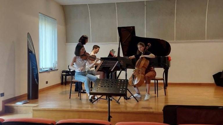 Osem čezmejnih glasbenih večerov