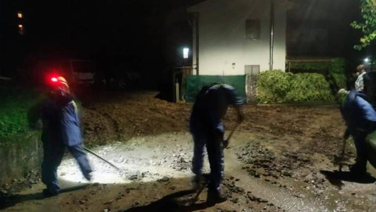 V FJK obilno deževje povzroča težave