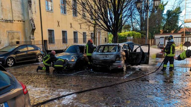 Sredi Gorice zgorel avtomobil