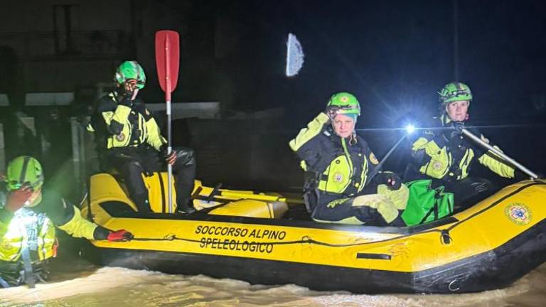 Razdejanje v poplavljeni Versi (VIDEO)