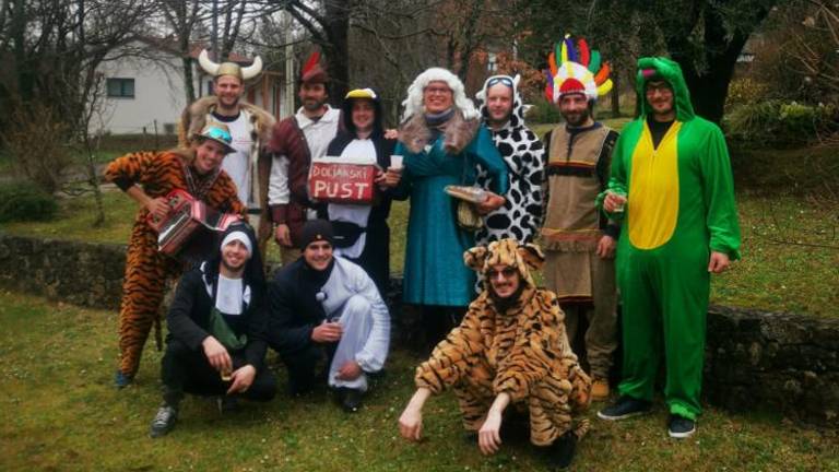 Na goriškem Krasu skrbno negujejo pustno dediščino (FOTO)