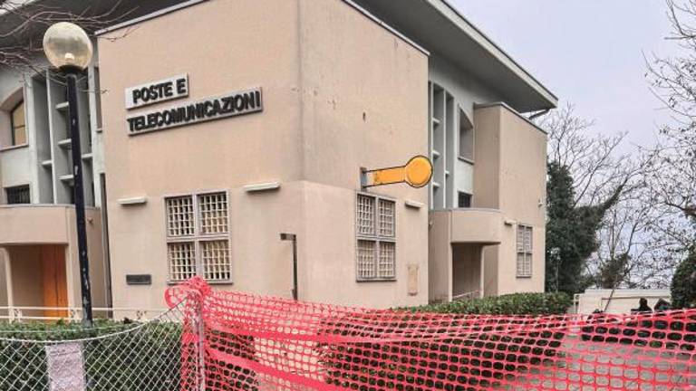 Vrata dolinske pošte zaprta zaradi težav pri dobavi materialov