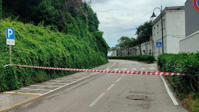 Zaradi usada zaprli za promet cesto za naselje Portopiccolo