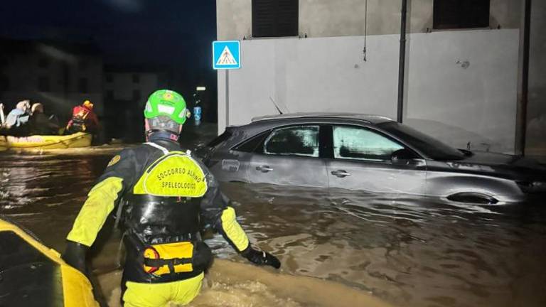 Razdejanje v poplavljeni Versi (VIDEO)